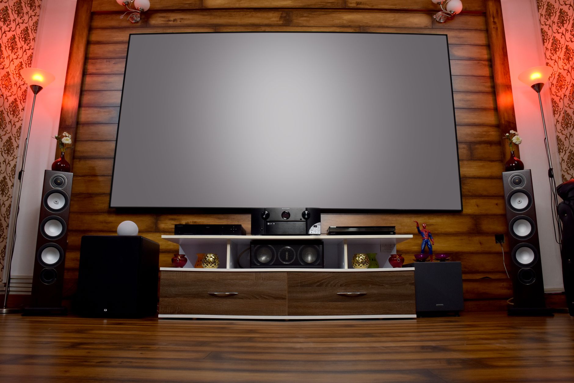 Hisense pregătește extinderea gamei de televizoare pentru 2026: diagonale de peste 100 de inchi și tehnologie MiniLED
