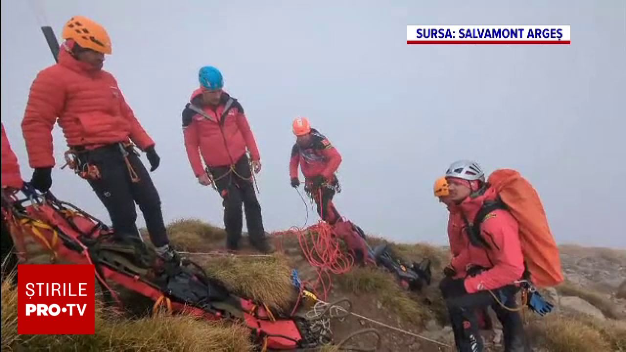 Misiune de salvare extrem de dificilă în Munții Făgăraș pentru recuperarea trupului unui turist polonez