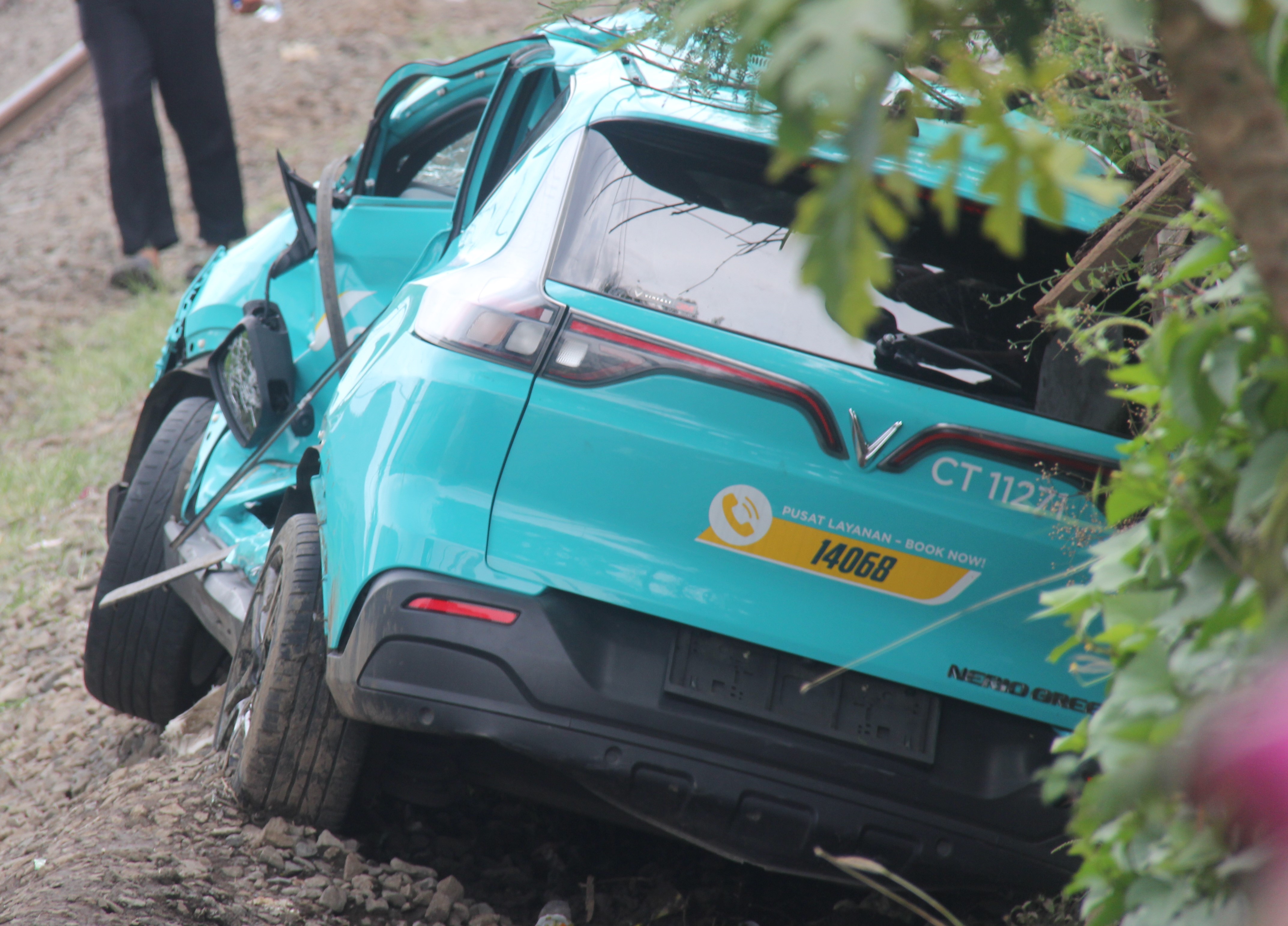 Accident feroviar lângă Iași: un autoturism cu șapte persoane a fost lovit de un tren