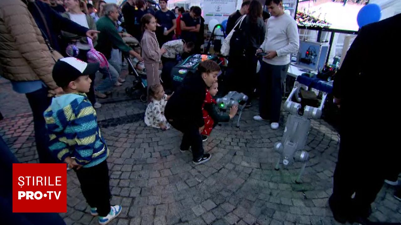 Noaptea cercetătorilor la Iași: roboți canini și tehnologii microscopice au atras sute de vizitatori