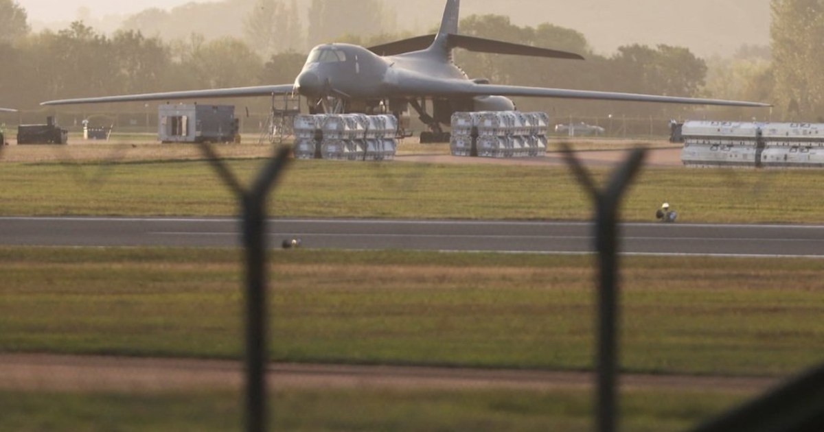 Evacuare de urgență în apropierea unei baze aeriene militare din Marea Britanie, după descoperirea de materiale suspecte