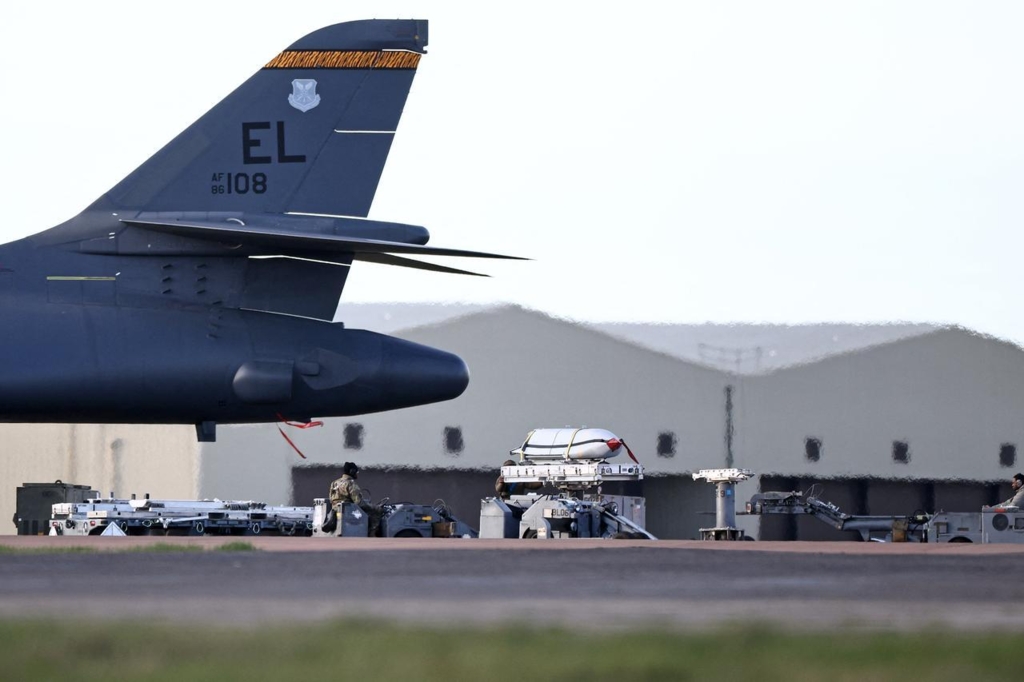 Alertă de securitate la baza aeriană RAF Fairford: arestări și evacuări în Marea Britanie