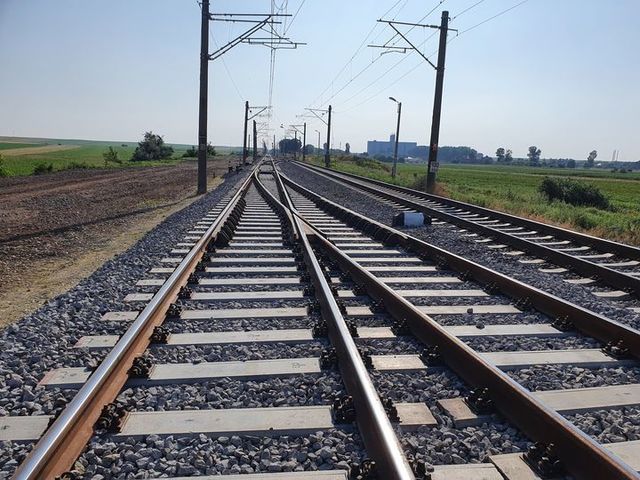 Circulație feroviară oprită între Teiuș și Podu Mureș din cauza unei defecțiuni tehnice la șină