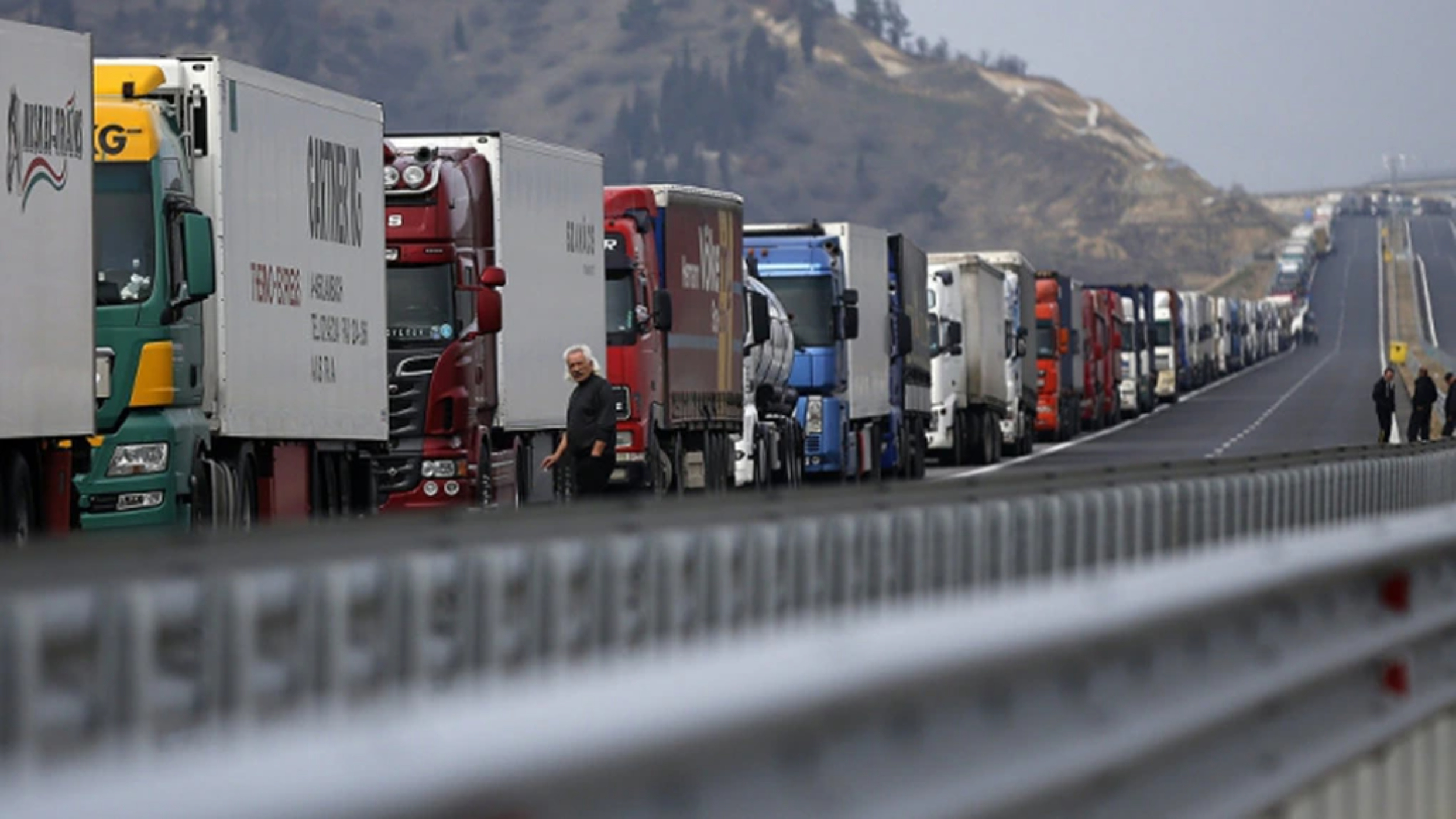 Camioanele vor plăti taxă pe kilometru de la 1 octombrie 2026 prin sistemul TollRo