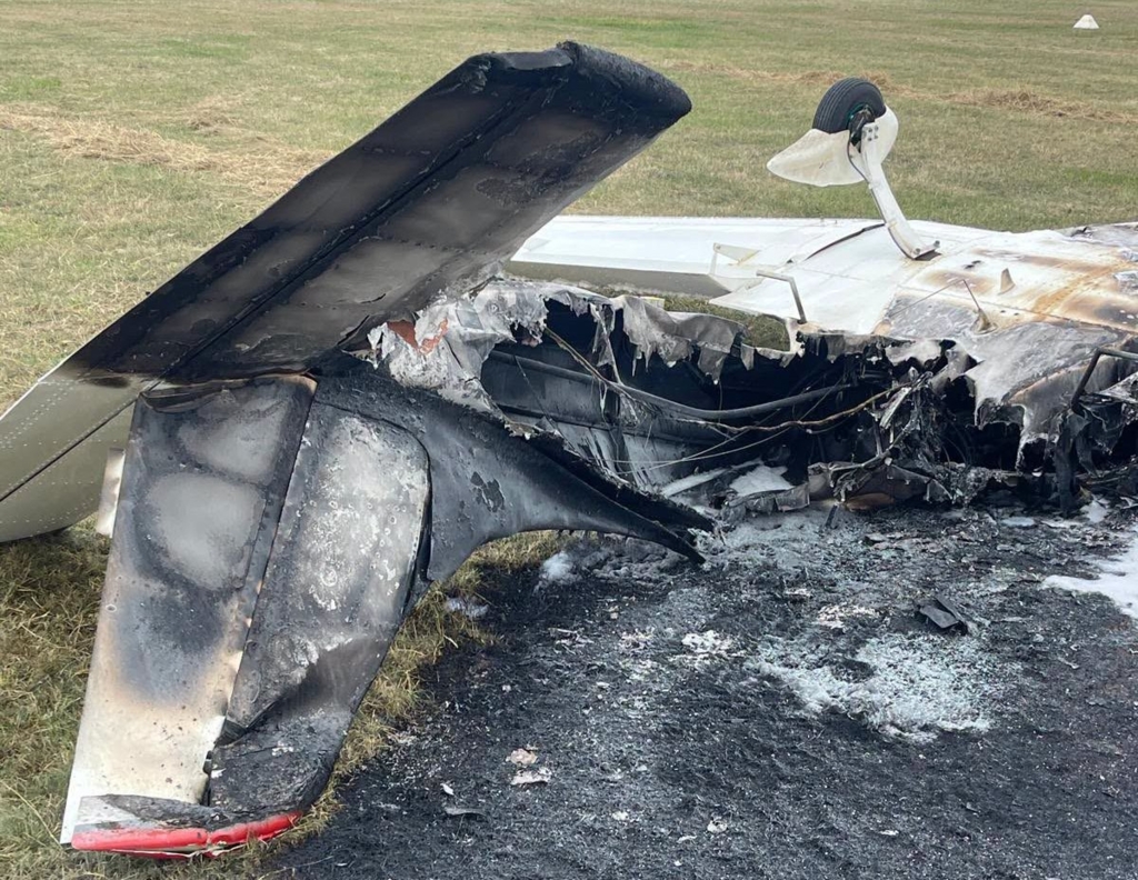 Un avion ultra-ușor s-a prăbușit la aerodromul din Iași, pilotul fiind rănit