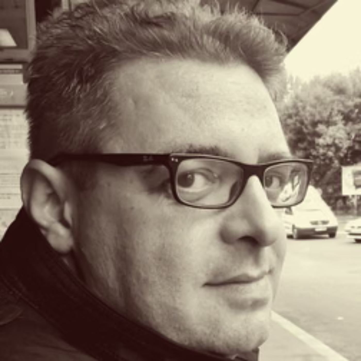 A murit jurnalistul Patrick André de Hillerin, fondator al Academiei Cațavencu