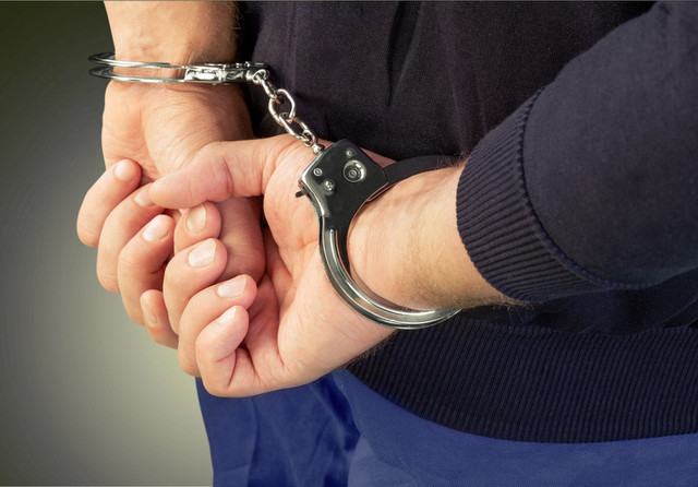 Frauda prin simularea retururilor de bunuri online în Iași: un bărbat de 28 de ani a fost reținut