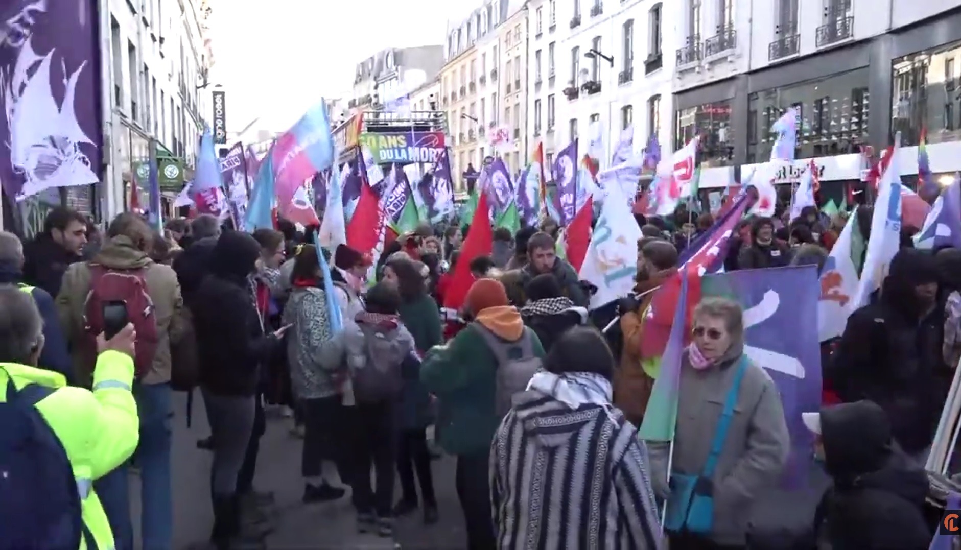 Proteste masive în Franța: Salariații din sectorul public organizează greve pentru creșterea salariilor