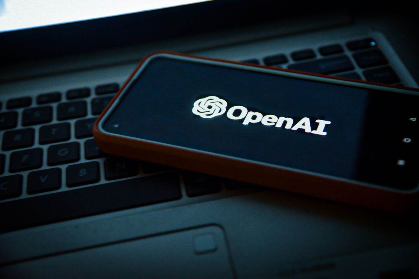 OpenAI lansează dots, un asistent AI capabil să gestioneze autonom sarcini complexe pentru utilizatori
