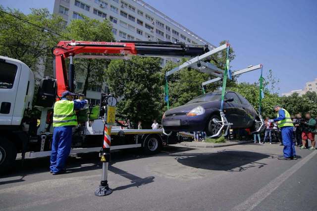 Noi reguli și tarife pentru ridicarea mașinilor parcate ilegal în București