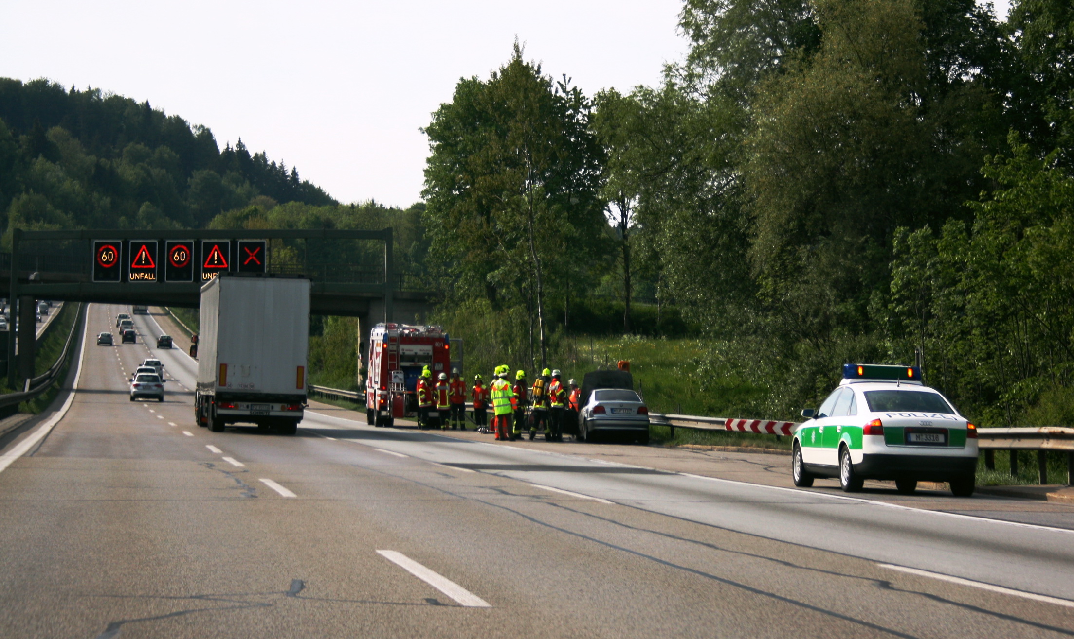 Accident grav pe DN 66 în Hunedoara: un microbuz cu cinci copii s-a ciocuit cu un TIR