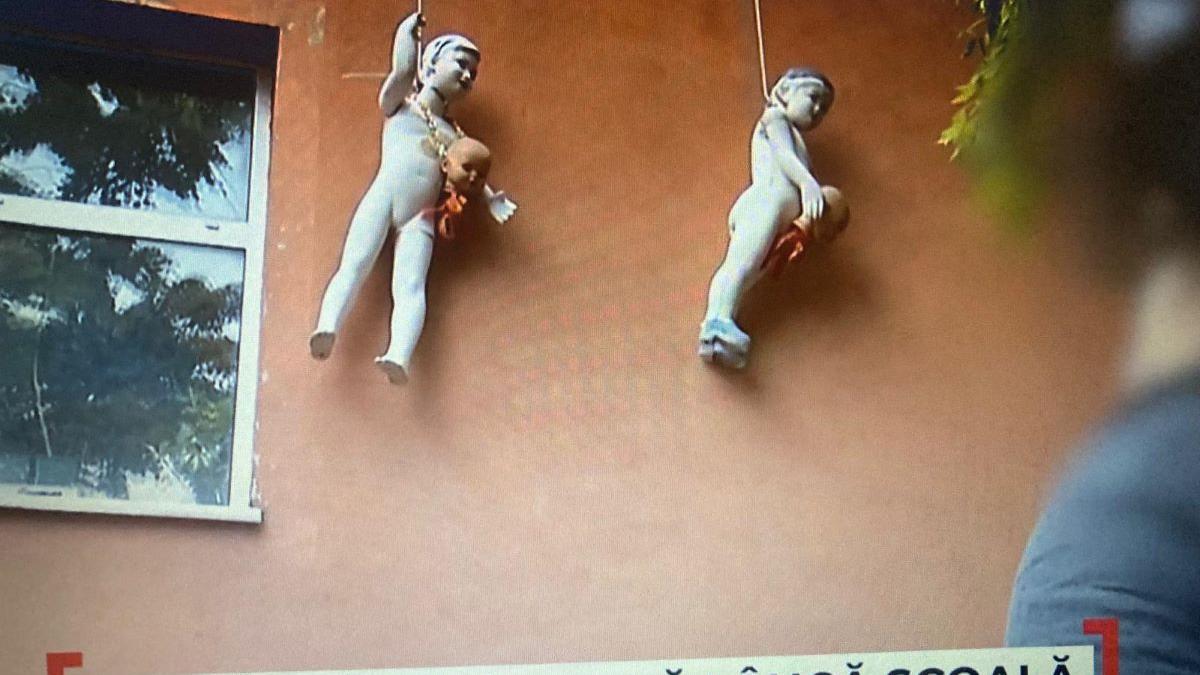 Incident la o școală din Capitală: Elevi îngroânați de manechine macabre și un bărbat dezbrăcat