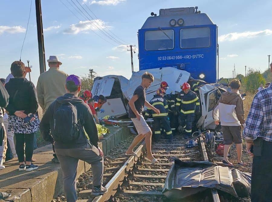 Tragedie în Galați: Patru membri ai unei familii au murit după ce un tren a lovit o autoutilitară