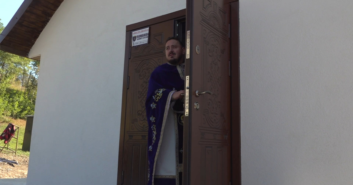 Un bărbat din Botoșani este cercetat pentru că a transformat garaje într-o biserică și a cerut donații
