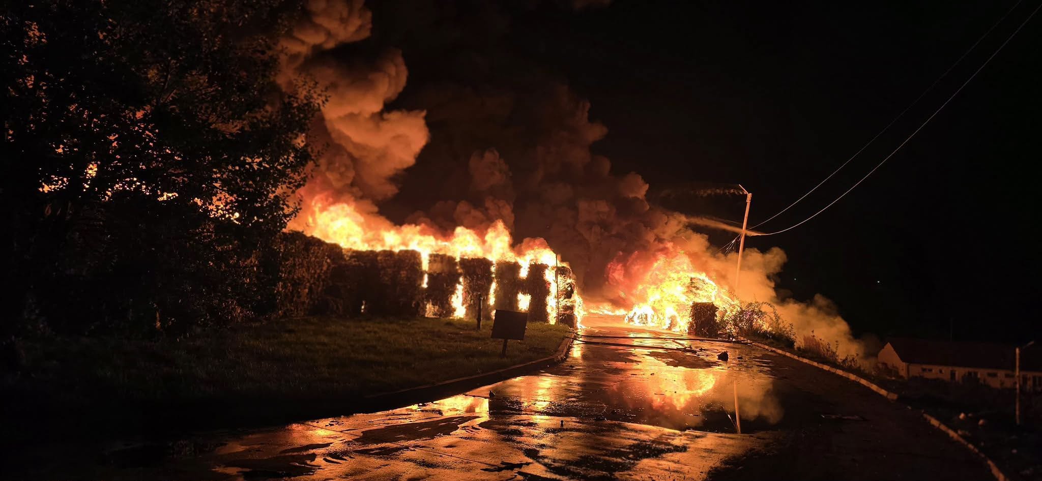 Incendiu de amploare la o hală de reciclare de deșeuri din localitatea Șura Mică, Sibiu