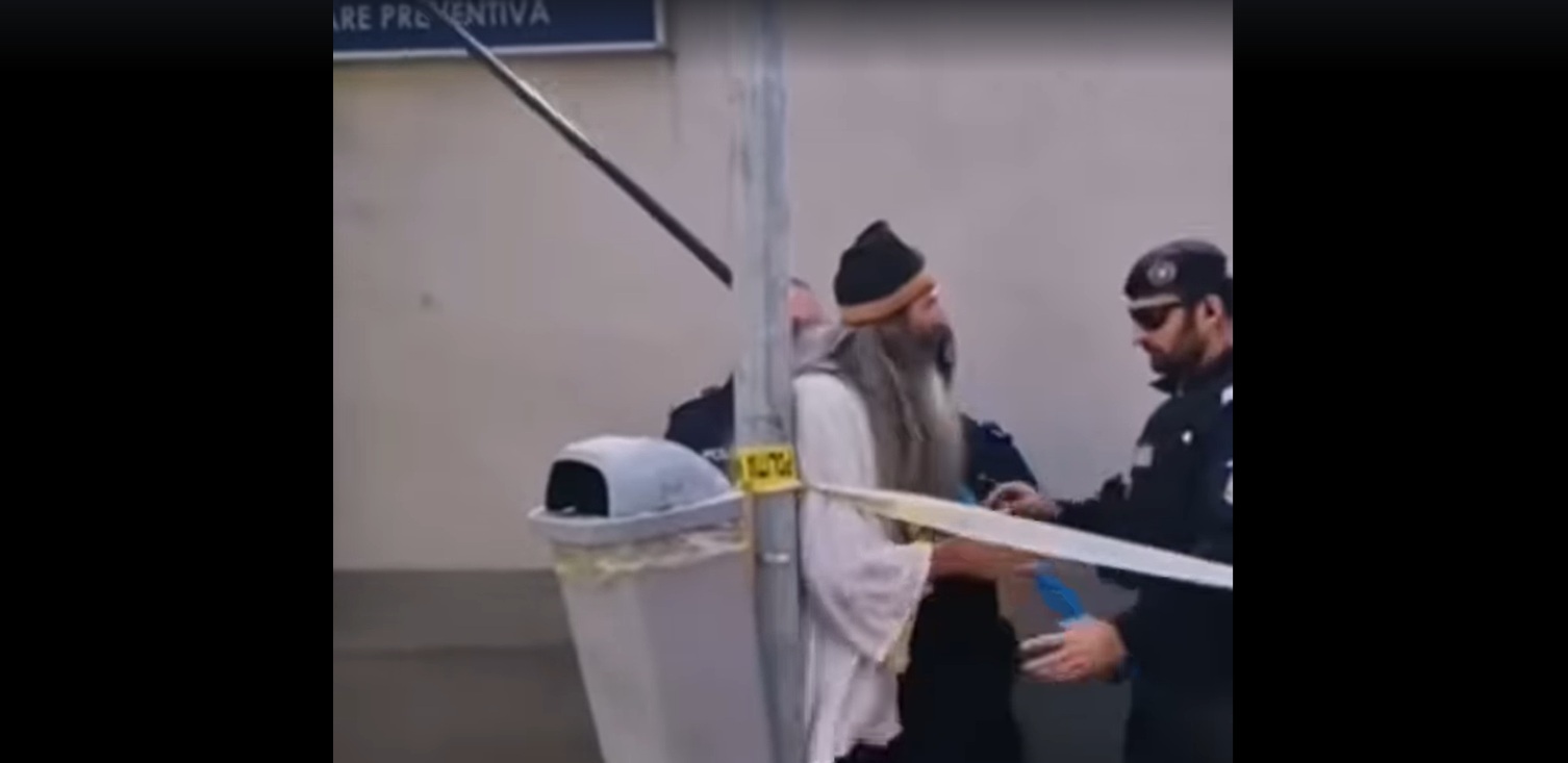 Cezar Avrămuță, cunoscut sub numele de Stegarul Dac, a fost reținut după ce ar fi lovit un jandarm