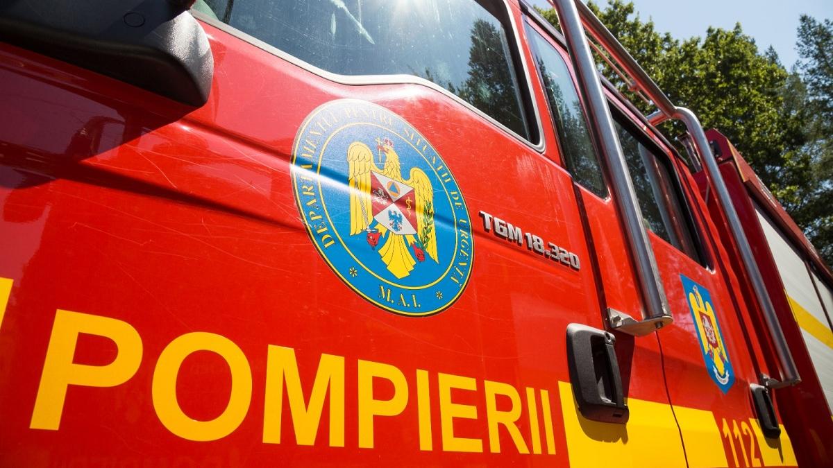 Incident grav pe Autostrada Moldovei: un autoturism a luat foc, blocând traficul