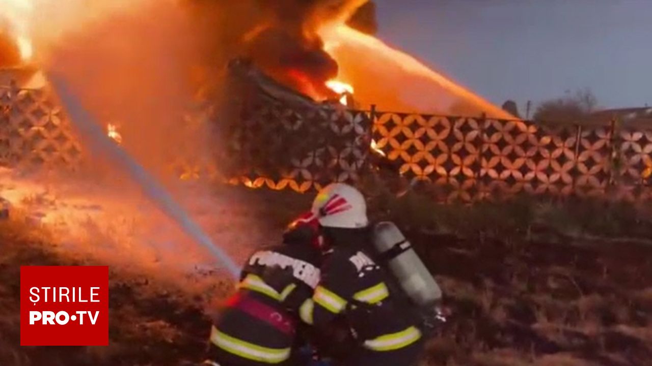 Incendiu major la un depozit de substanțe chimice din Vâlcea, peste 30 de tone de solvenți au fost distruse