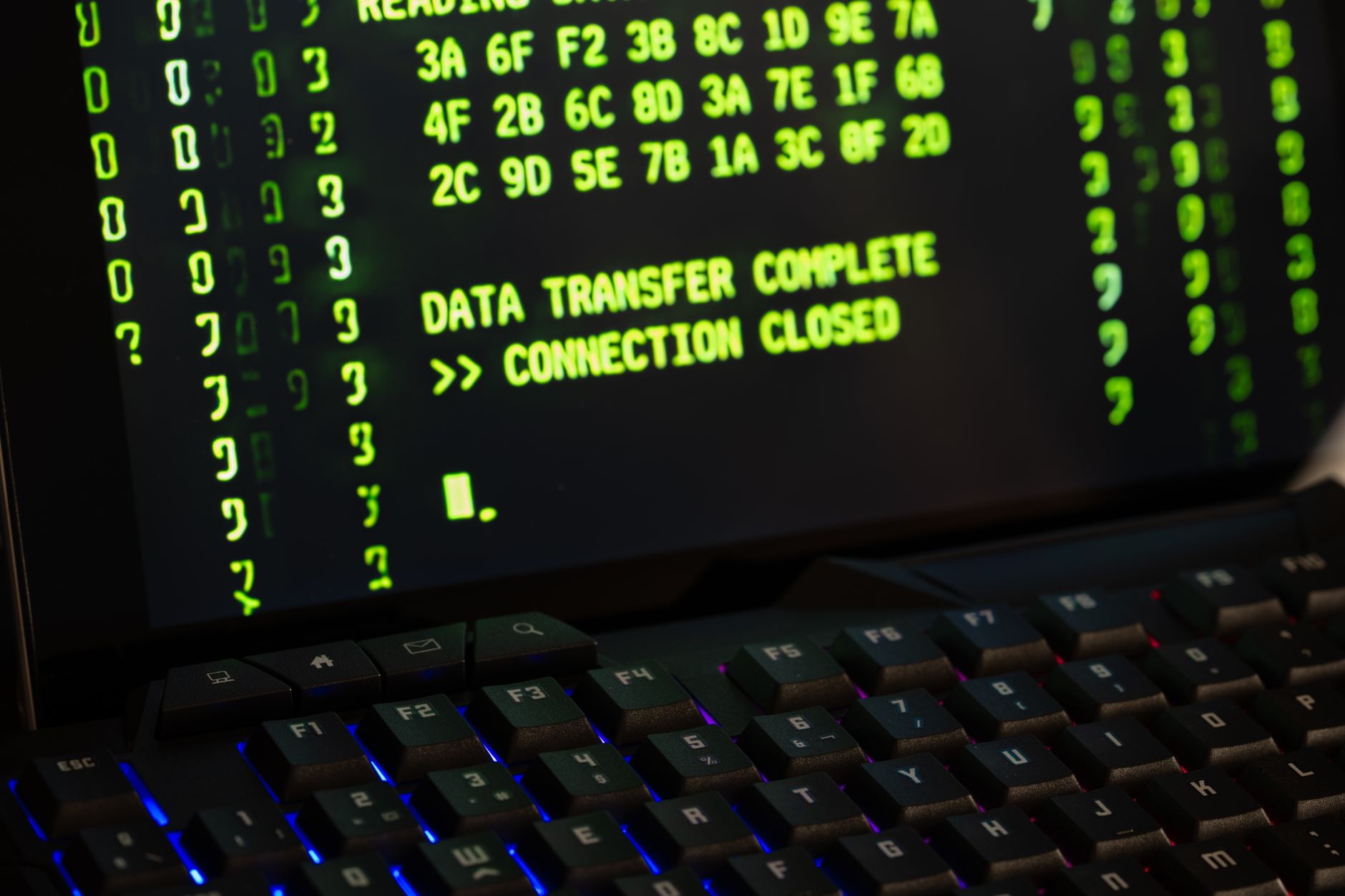 Hackeri chinezi se deguizează în experți AI pentru a fura date de la specialiști americani