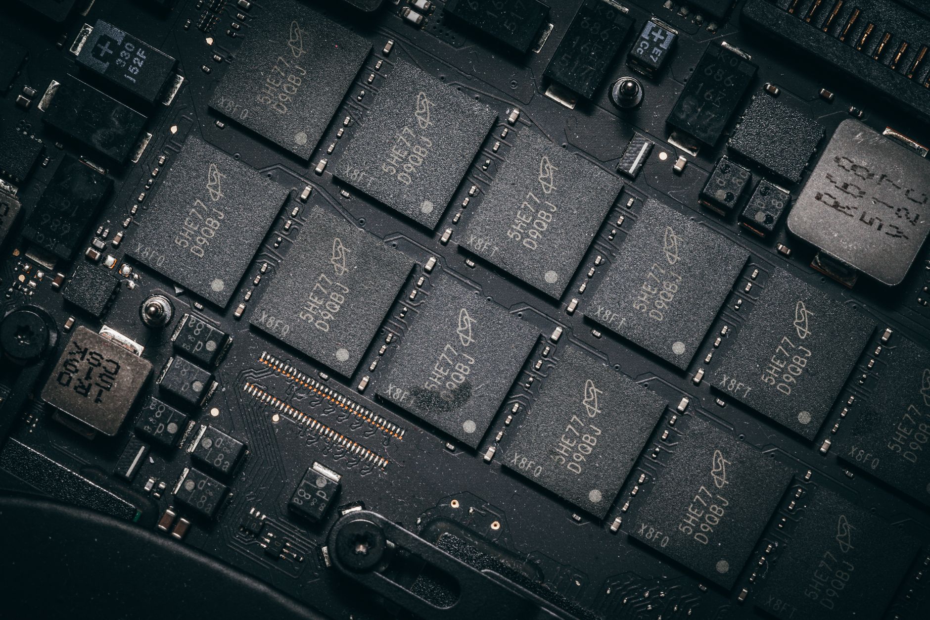Amazon plănuiește să transfere către investitori cipuri Nvidia în valoare de 8 miliarde de dolari