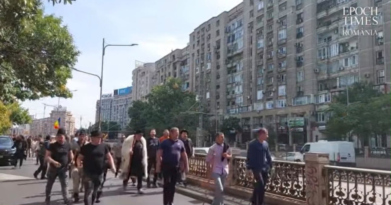 Manifestația din Piața Victoriei a degenerat în confruntări violente cu jandarmeria