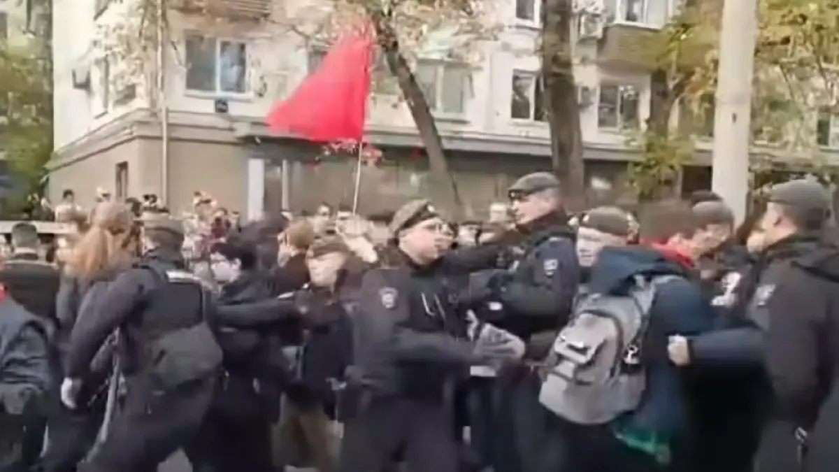 Arestări masive în Moscova după ce un miting autorizat a devenit o demonstrație anti-Kremlin