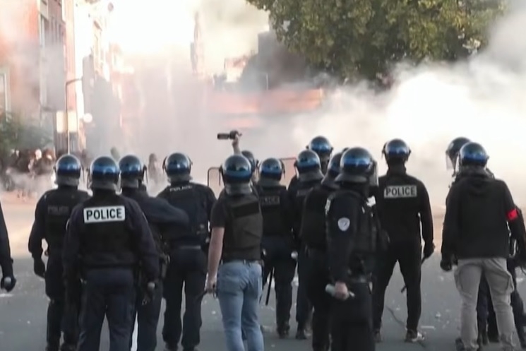 Proteste masive în Franța: zeci de mii de manifestanți așteptați la Paris în contextul violențelor