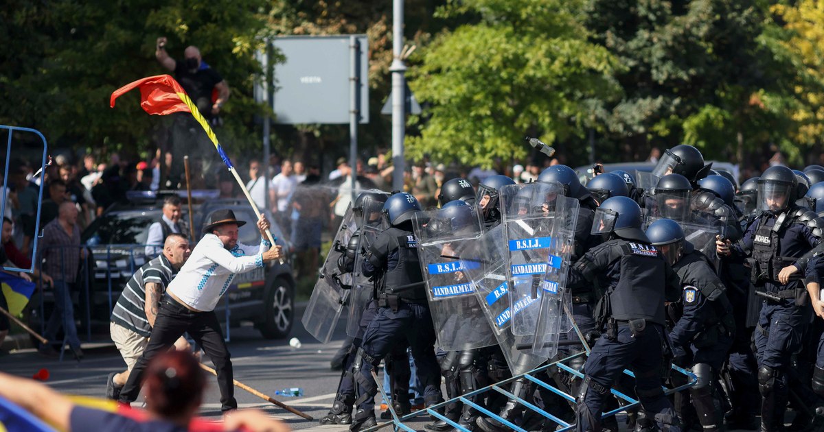 Manifestația oierilor din Capitală s-a transformat într-un conflict între protestatari și jandarmi
