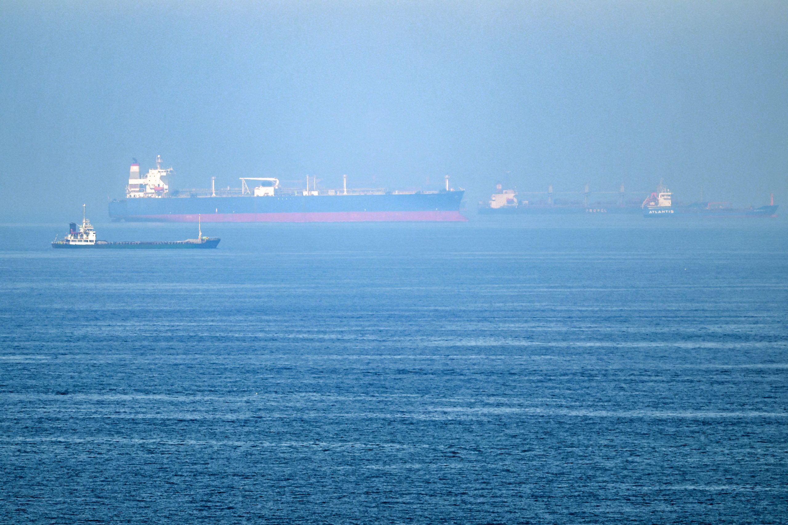 Atac cu drone asupra unui cargo cu cereale în Marea Neagră, lângă o platformă OMV Petrom