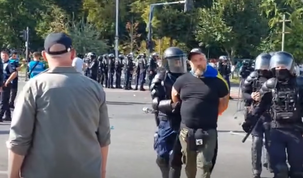 Opt jandarmi răniți în urma violențelor de la protestul oierilor din Piața Victoriei