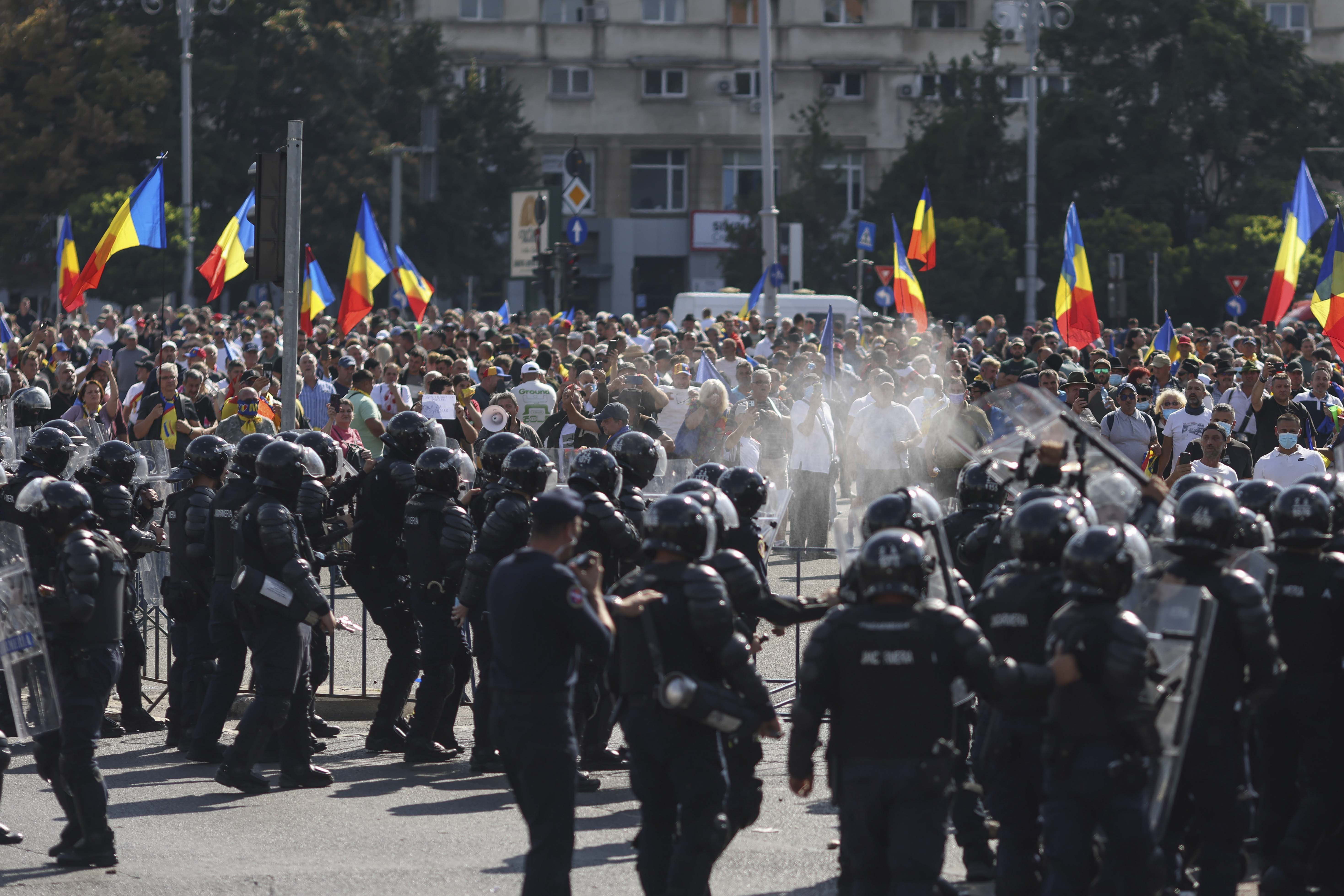 Reacții politice după violențele din Piața Victoriei: Mesaje de condamnare și apeluri la reținere