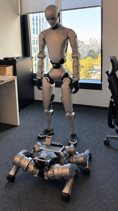 Premieră în România: Asirom și Safety Broker au asigurat un robot umanoid și un câine-robot