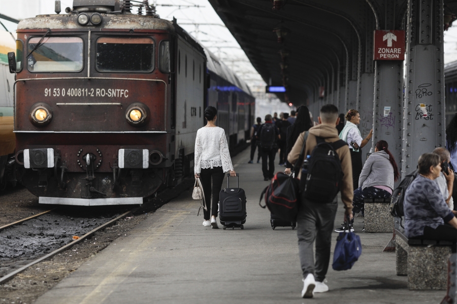 Experiențe neplăcute în trenul spre București: comportament inadecvat și zgomot în cușetă