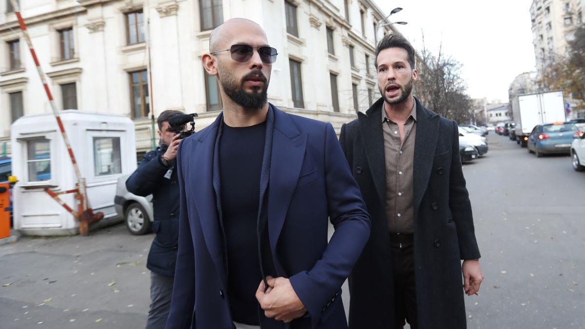 Documente oficiale britanice dezvăluie metoda „loverboy” folosită de frații Tate pentru exploatarea femeilor