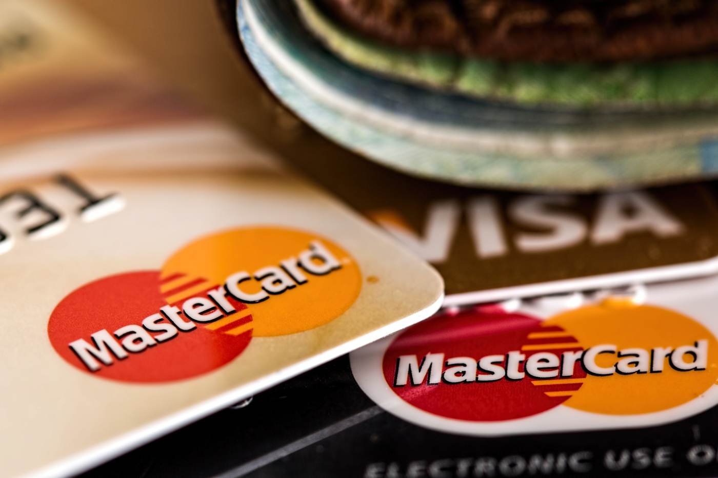 Mastercard ocupă locuri importante în clasamentele TIME și Fortune privind performanța și utilizarea inteligenței artificiale