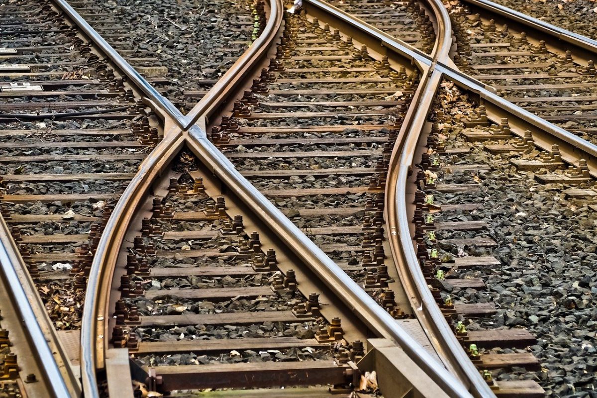 Modernizarea căii ferate Brașov-Sighișoara: trenurile vor circula cu 160 km/h după electrificare