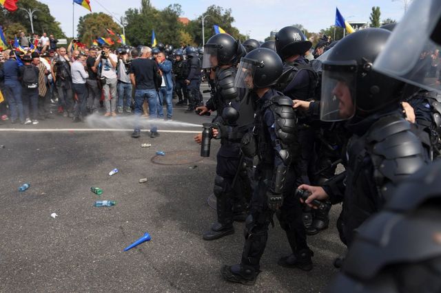 Agresiune asupra echipei Realitatea Plus în timpul protestului din București