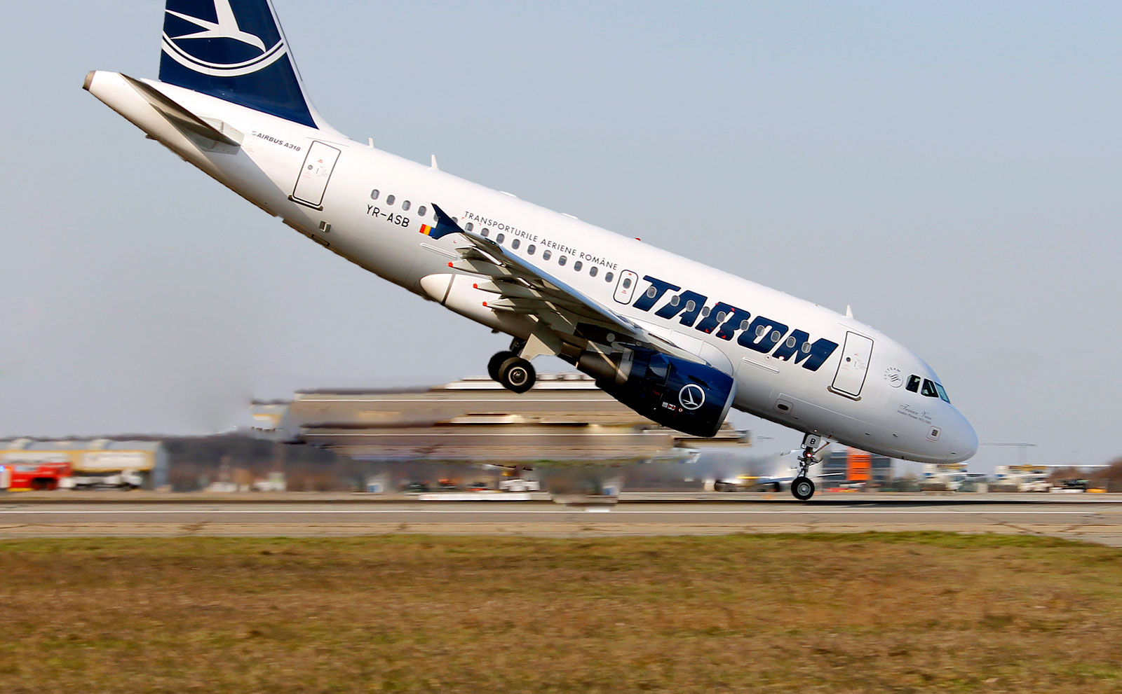 TAROM avertizează pasagerii: dificultăți la rezervarea biletelor pentru zborurile internaționale
