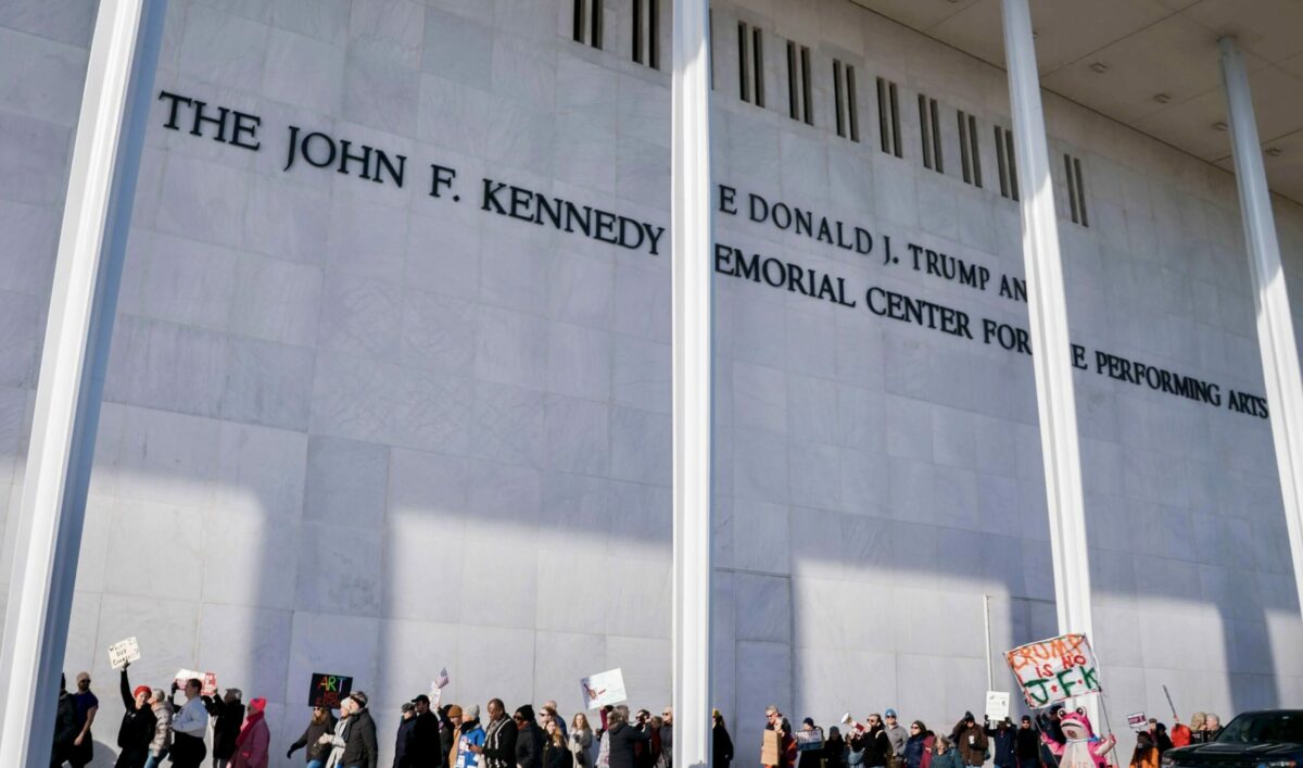 Un tribunal american a blocat adăugarea numelui lui Donald Trump pe clădirea Centrului Kennedy