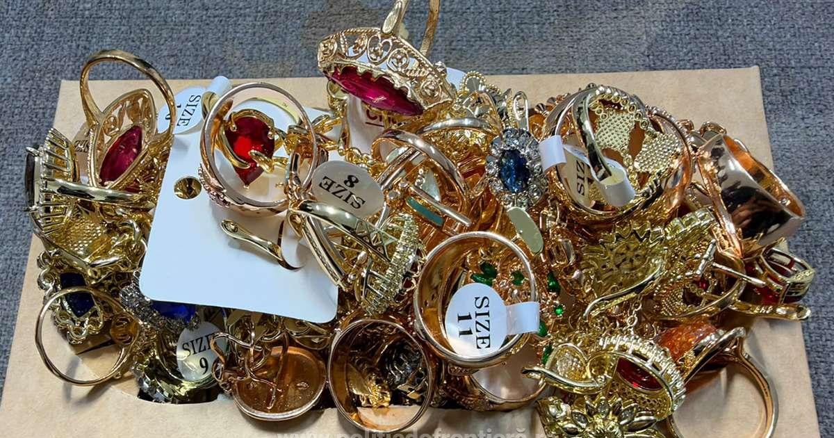 Bijuterii de 125.000 de euro descoperite în pernele unei mașini pe DN5, în Giurgiu