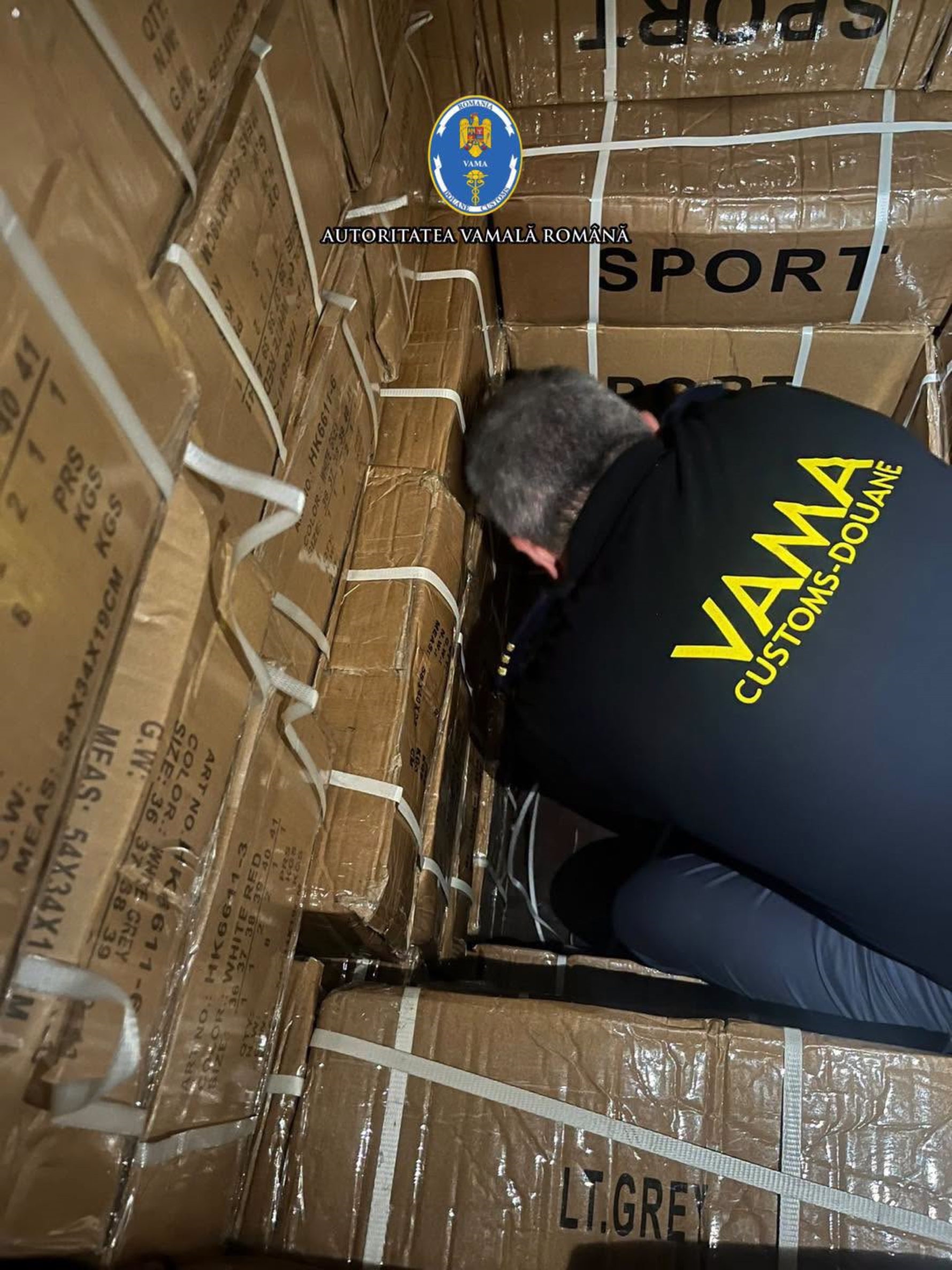Captură de un milion de euro la Isaccea: vameșii au reținut încălțăminte suspectă de contrafăcută