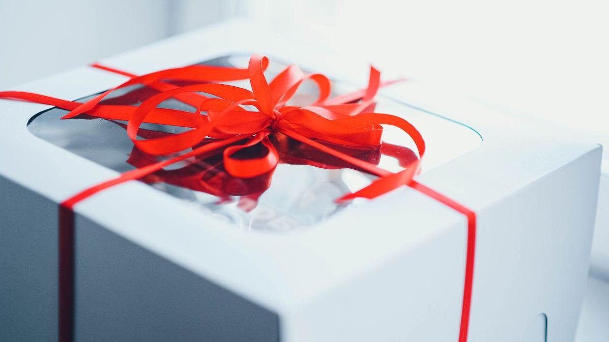 Fenomenul „mystery box” în România: între experiențe neașteptate și riscuri majore de fraudă cibernetică