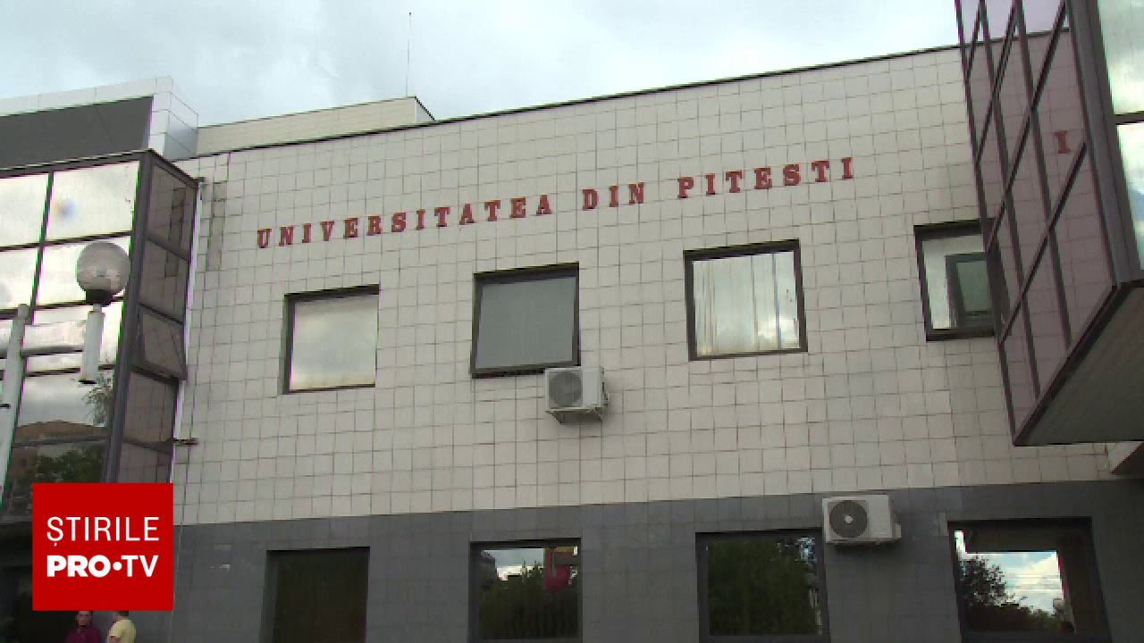 Doi profesori de la Universitatea din Pitești au fost reținuți pentru luare de mită