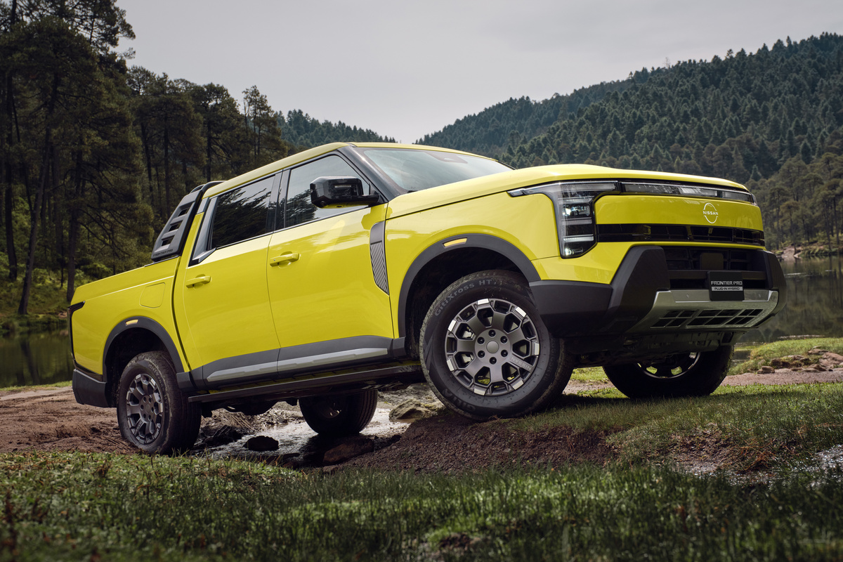 Nissan introduce primul pickup cu tehnologie plug-in hybrid în gama sa de vehicule
