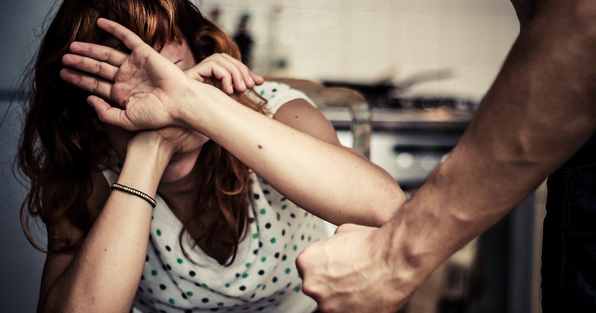 O femeie gravidă a fost agresată de partener după ce a decis să se despartă de acesta