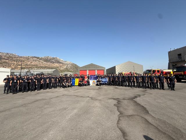 Se încheie misiunea pompierilor români în apropierea Atenei pentru combaterea incendiilor de vegetație