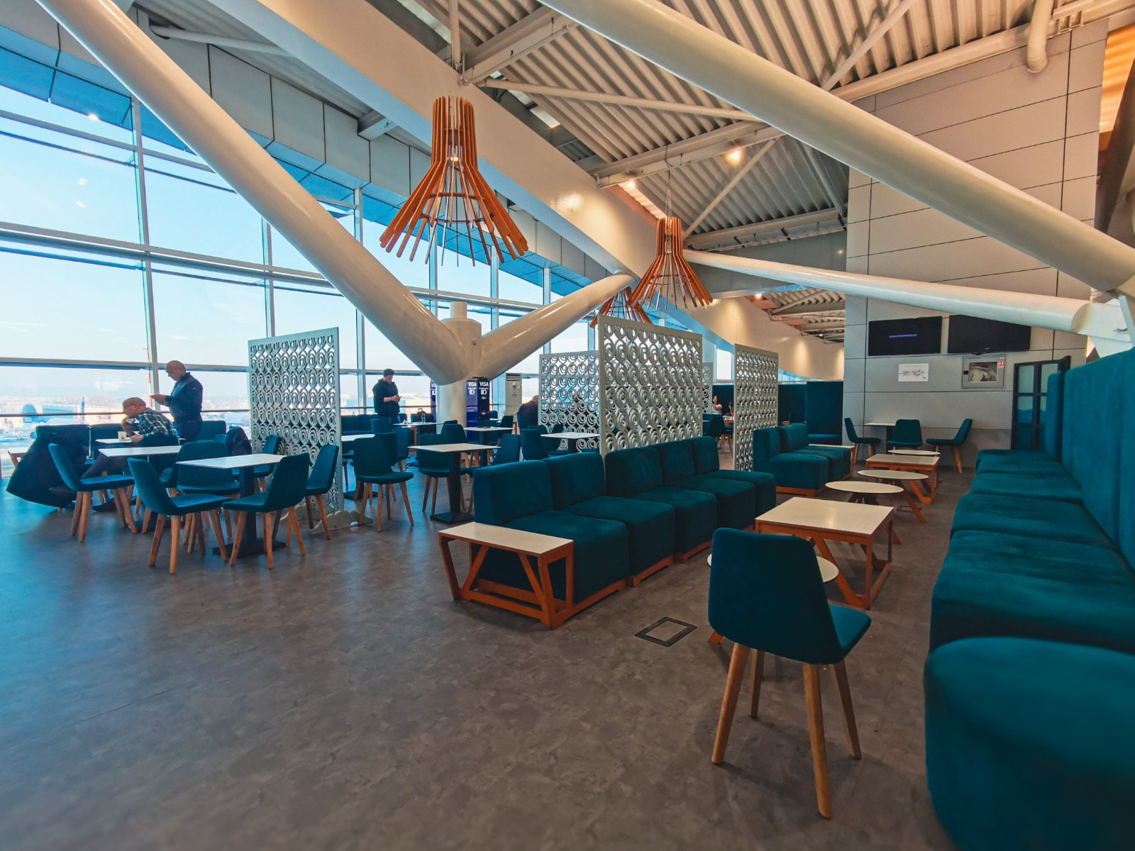 Aeroportul Otopeni licitează închirierea și modernizarea a două saloane business