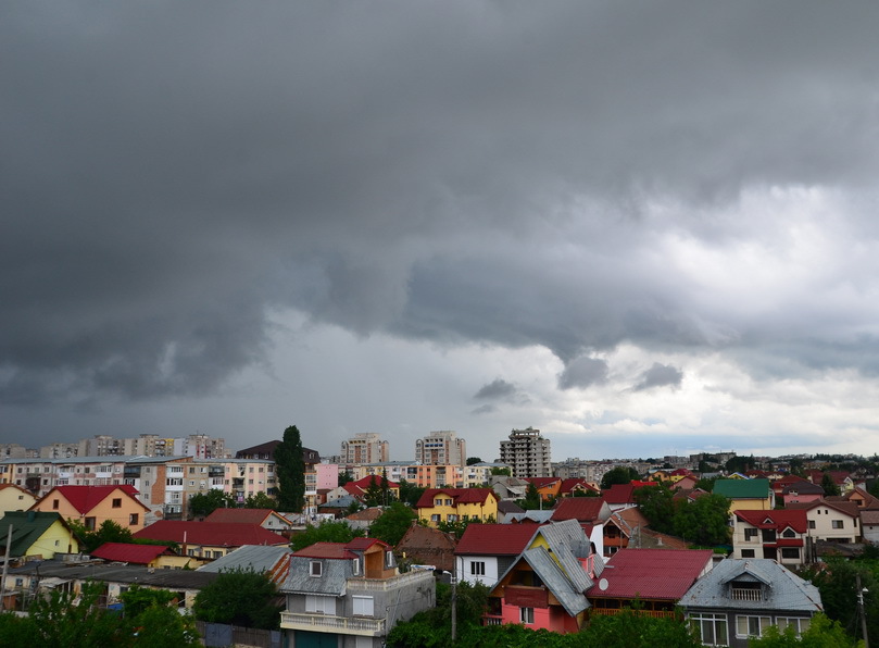 Schimbări meteorologice majore în București: Scădere bruscă a temperaturilor și ploi abundente