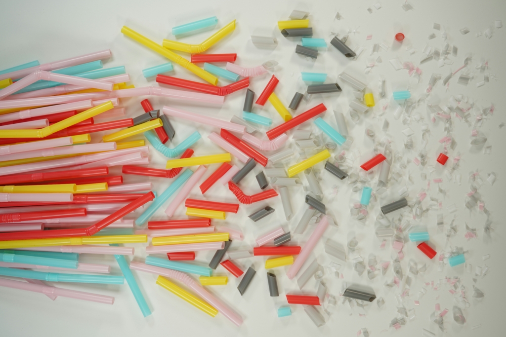 O enzimă identificată de cercetători poate descompune anumite tipuri de plastic și penicilina