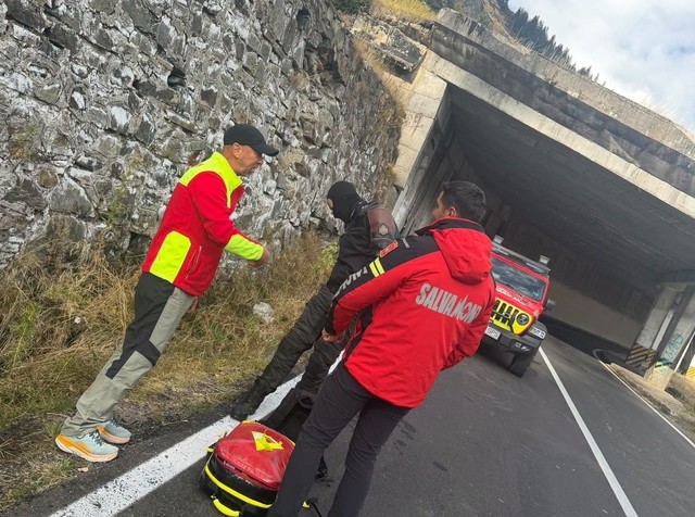 Accident cu o motocicletă pe drumul Transfăgărășan: un motociclist a derapat și a necesitat intervenția salvamontiștilor